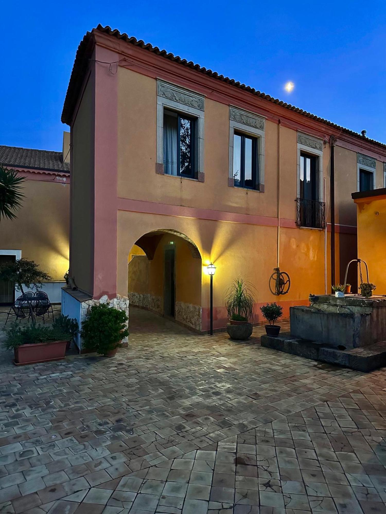 Casale Romano Resort E Relais Motta Camastra Ngoại thất bức ảnh