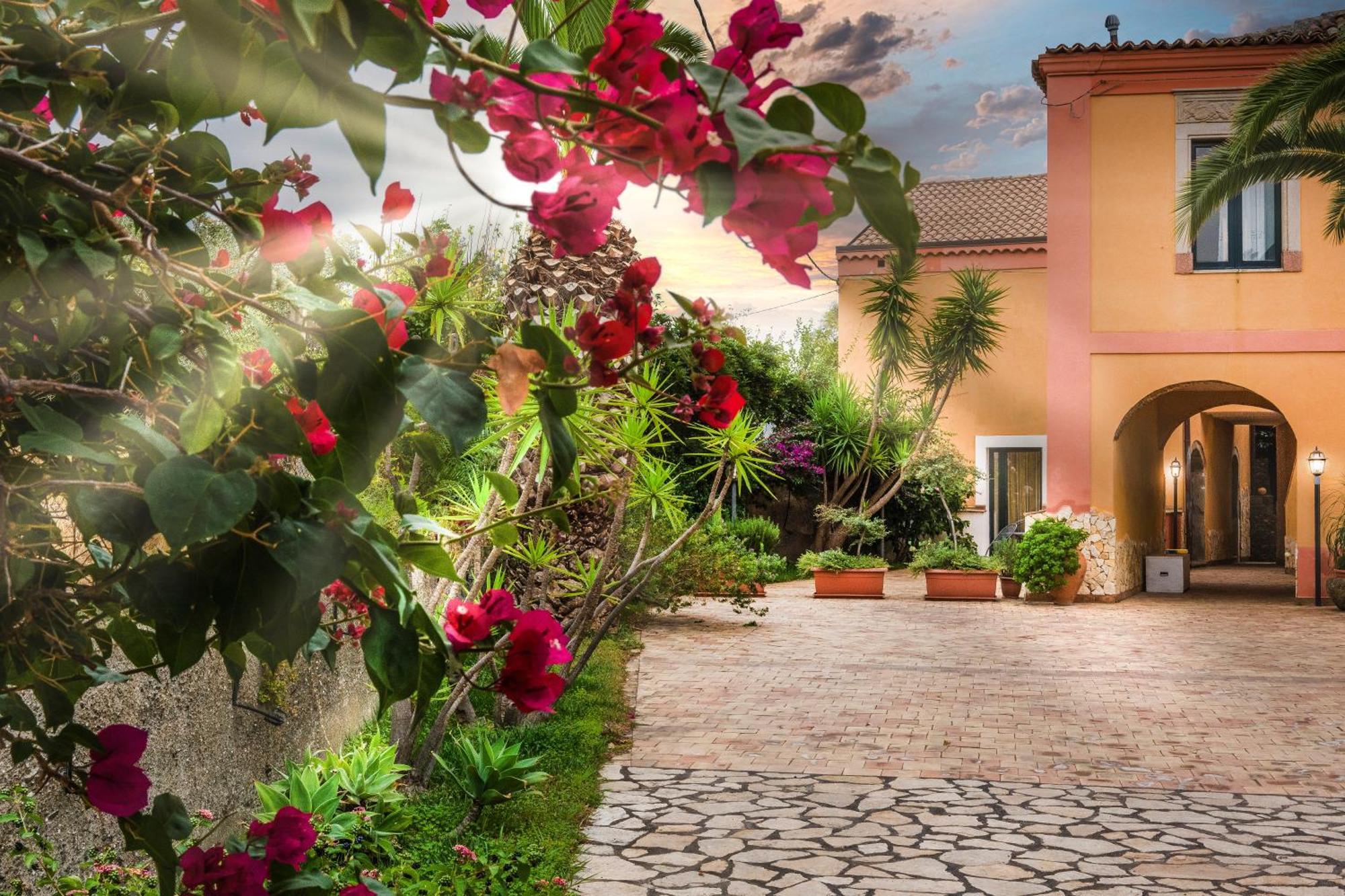 Casale Romano Resort E Relais Motta Camastra Ngoại thất bức ảnh